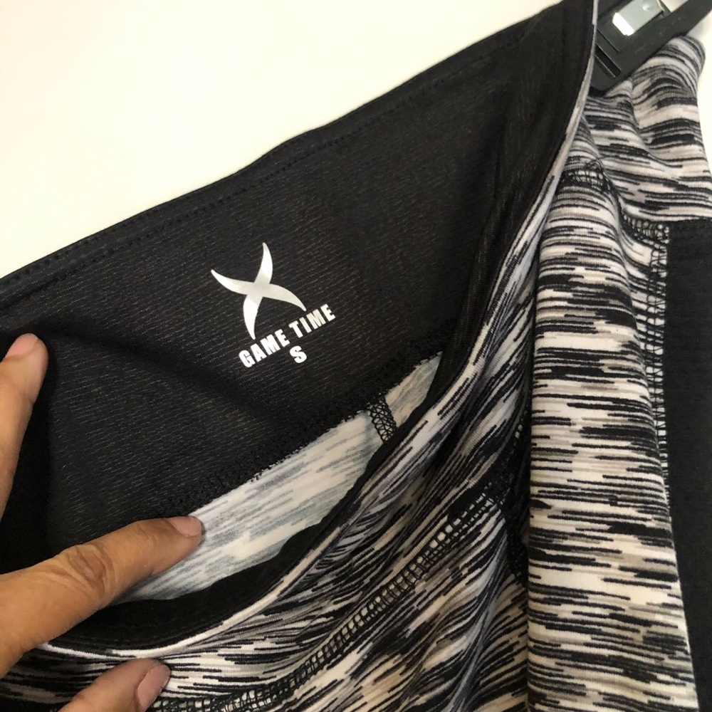 Game Time soft Patterned Workout Leggings. - Picture 3 of 4